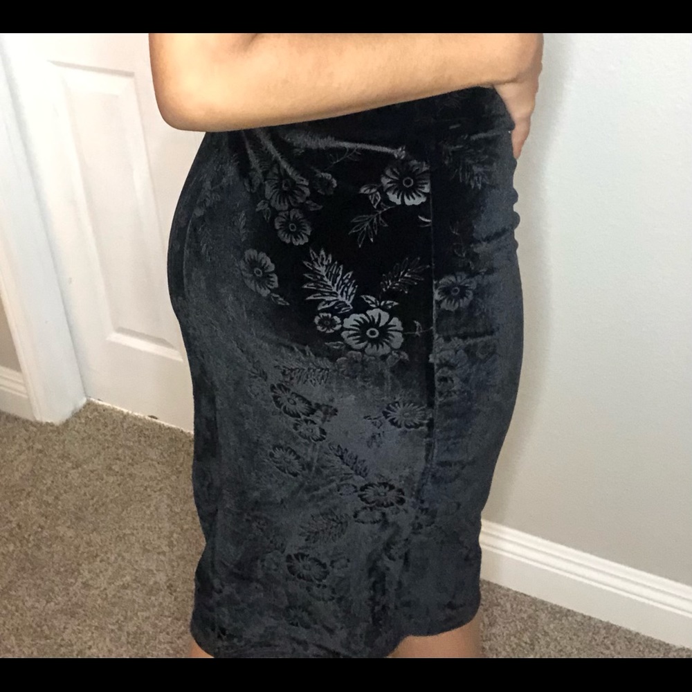 Black floral midi skirt. Size L